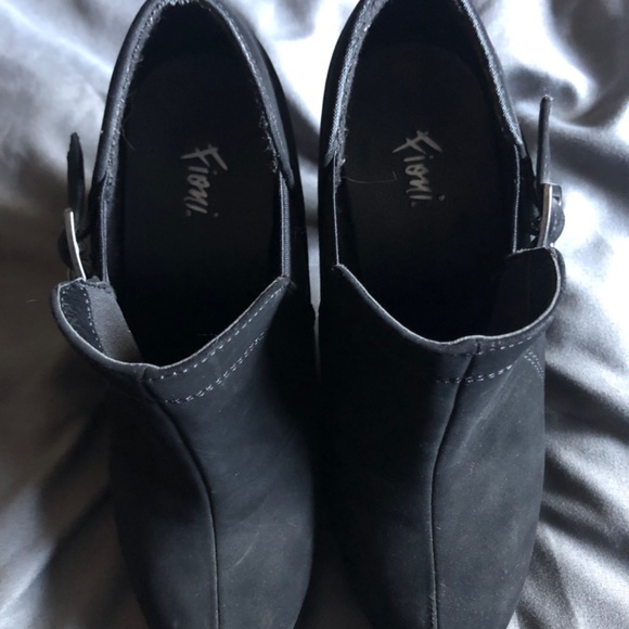 Heeled ankle booties - Picture 2 of 4